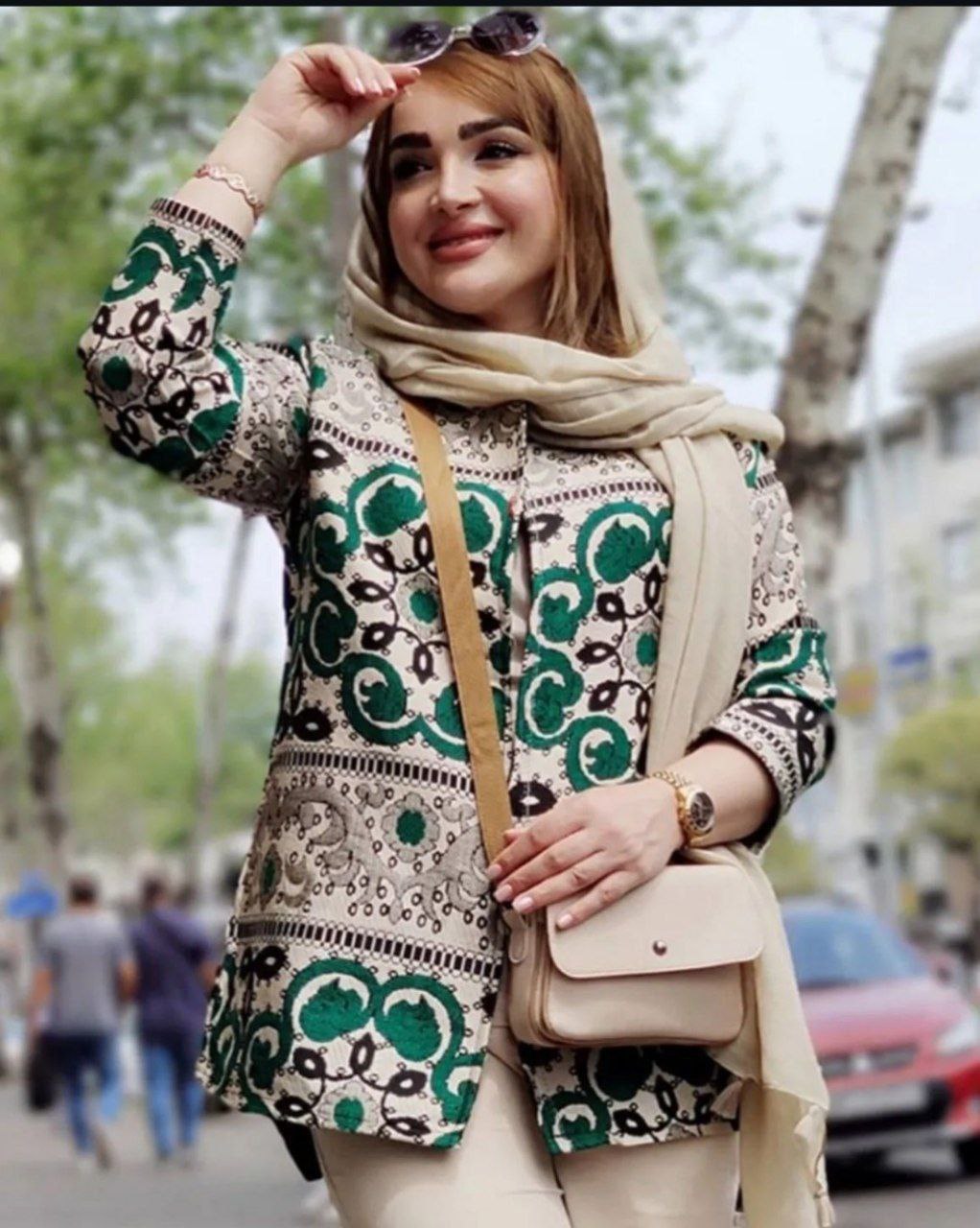 مانتوکتی گیلیمی زنانه ویژه یلدا مدل پیچک جنس تافته سایزبندی 38تا44