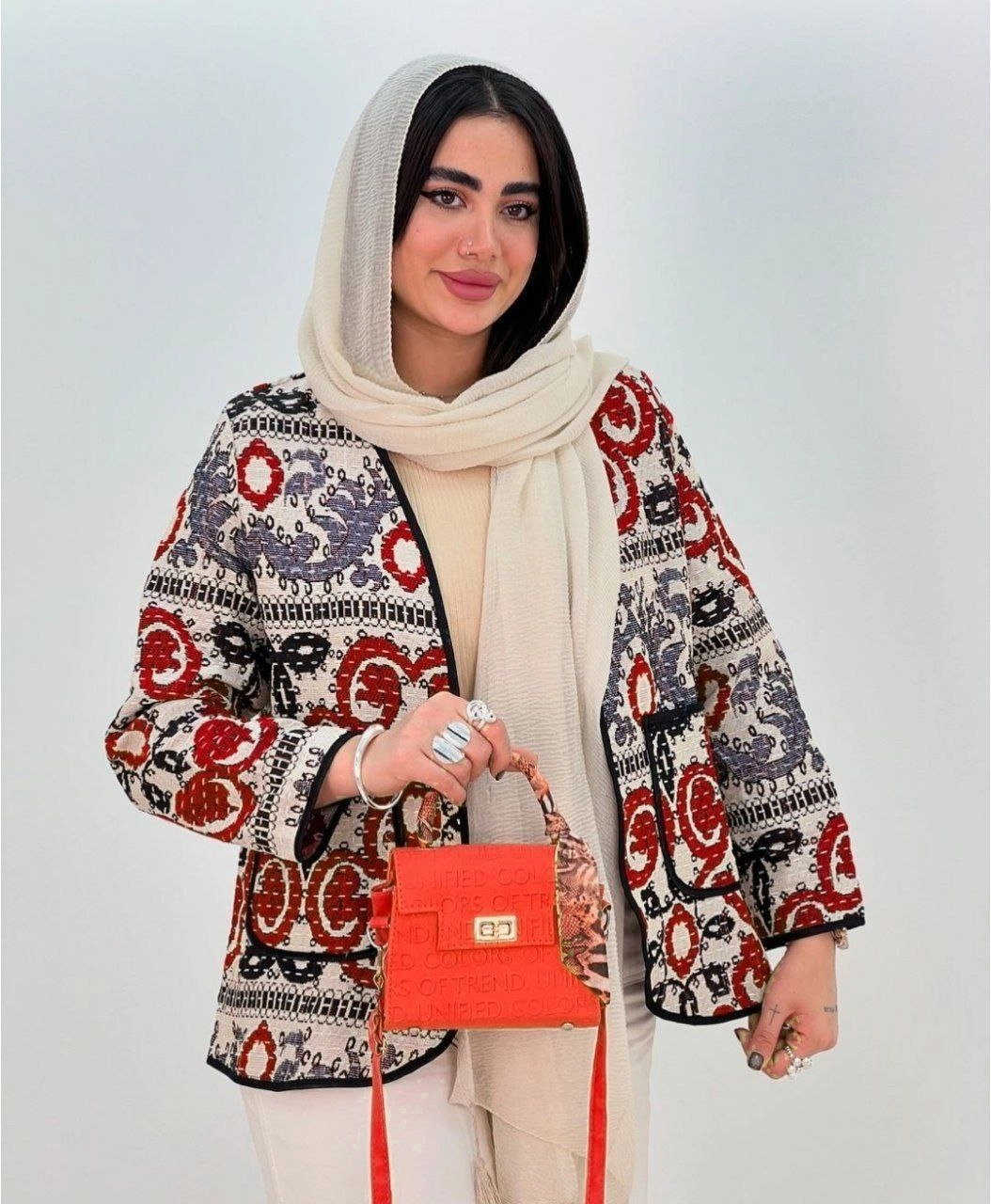 مانتوکتی گیلیمی زنانه ویژه یلدا مدل پیچک جنس تافته سایزبندی 38تا44