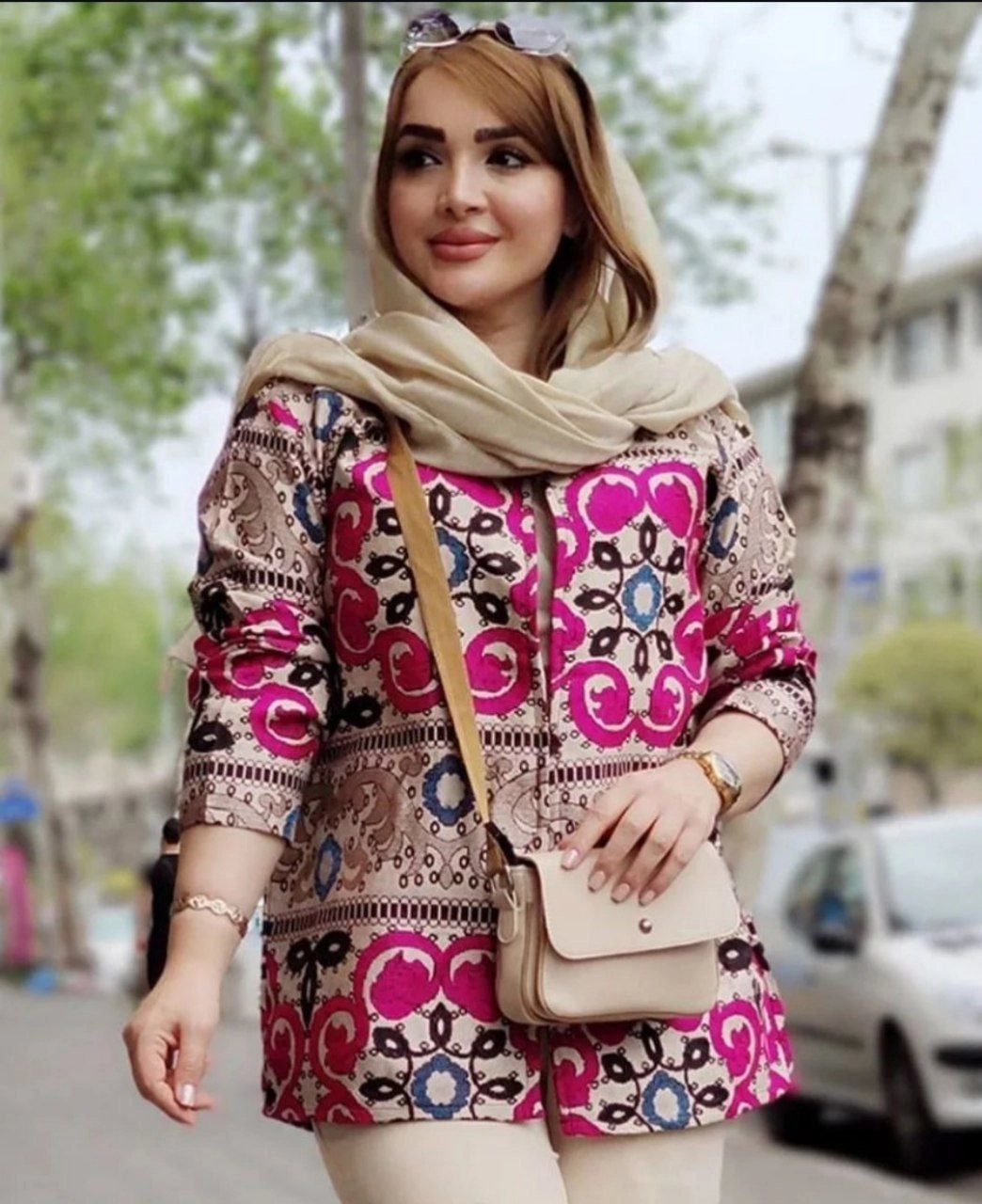 مانتوکتی گیلیمی زنانه ویژه یلدا مدل پیچک جنس تافته سایزبندی 38تا44