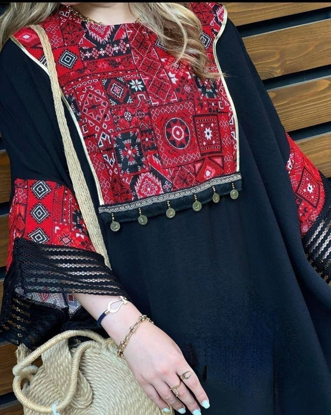 مانو عبایی دخترانه کار شده