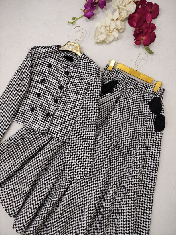 خرید انلاین کت دامن چهارخونه